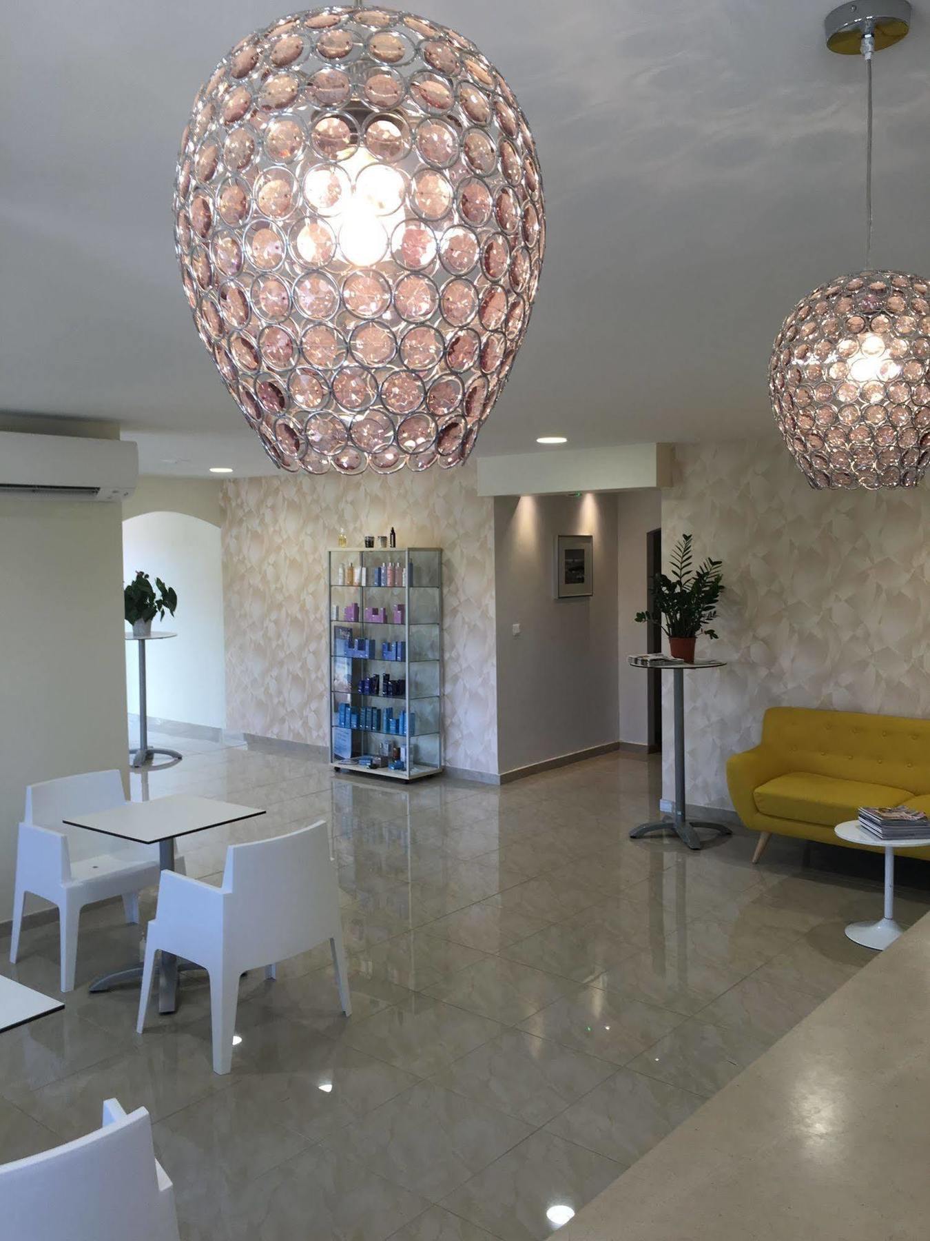 Appart'Hotel Et Chambres Essentiel Spa Arles Zewnętrze zdjęcie